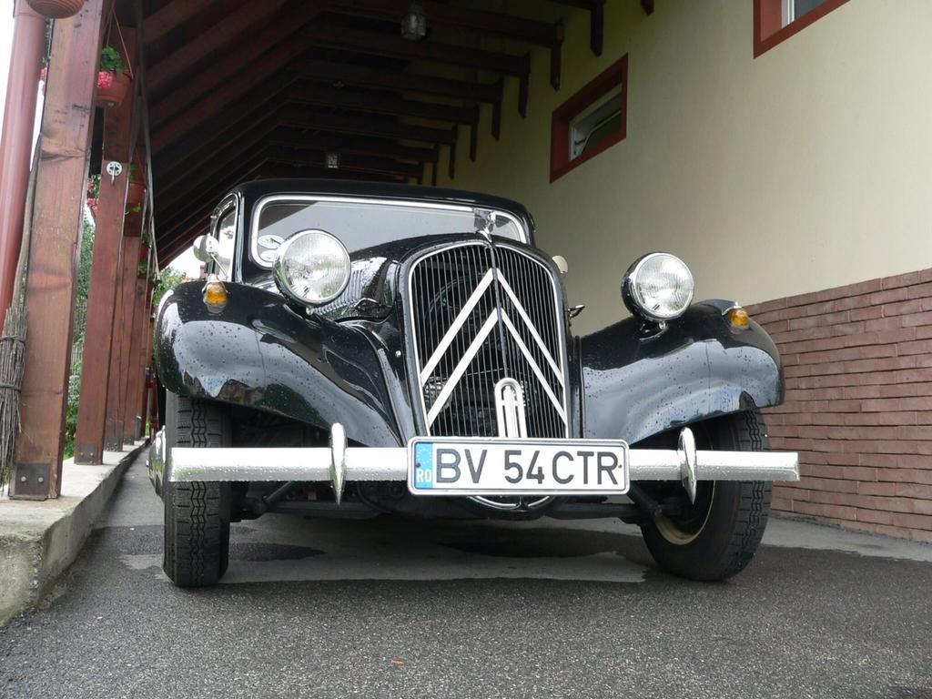 Vila Old Cars Cristian  Buitenkant foto